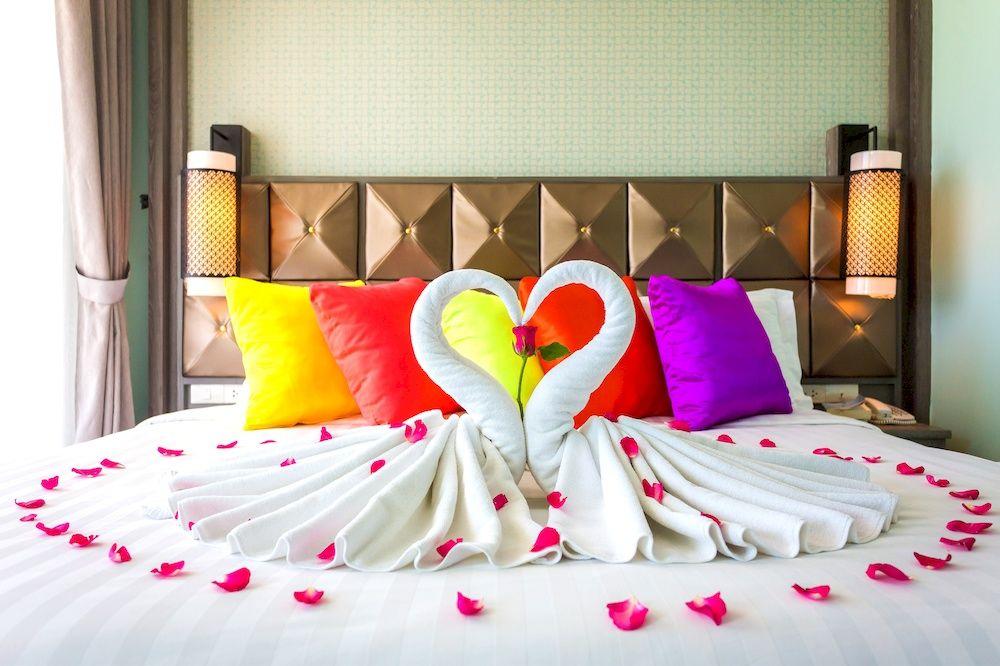 Add Plus Hotel & Spa Patong Esterno foto