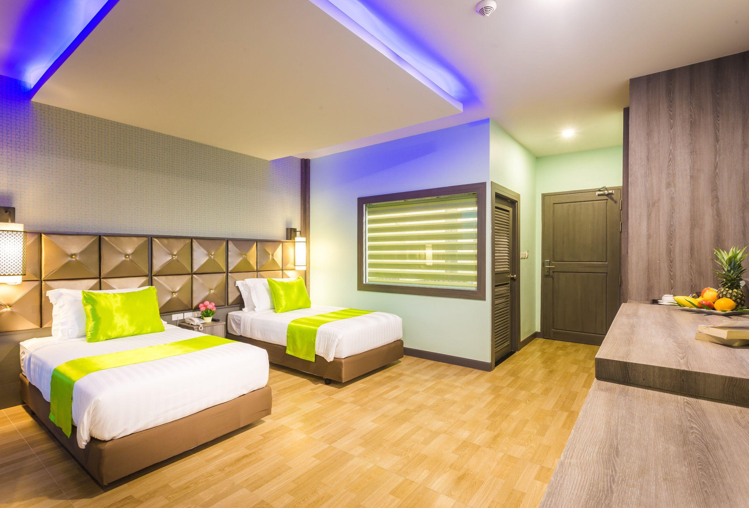Add Plus Hotel & Spa Patong Esterno foto