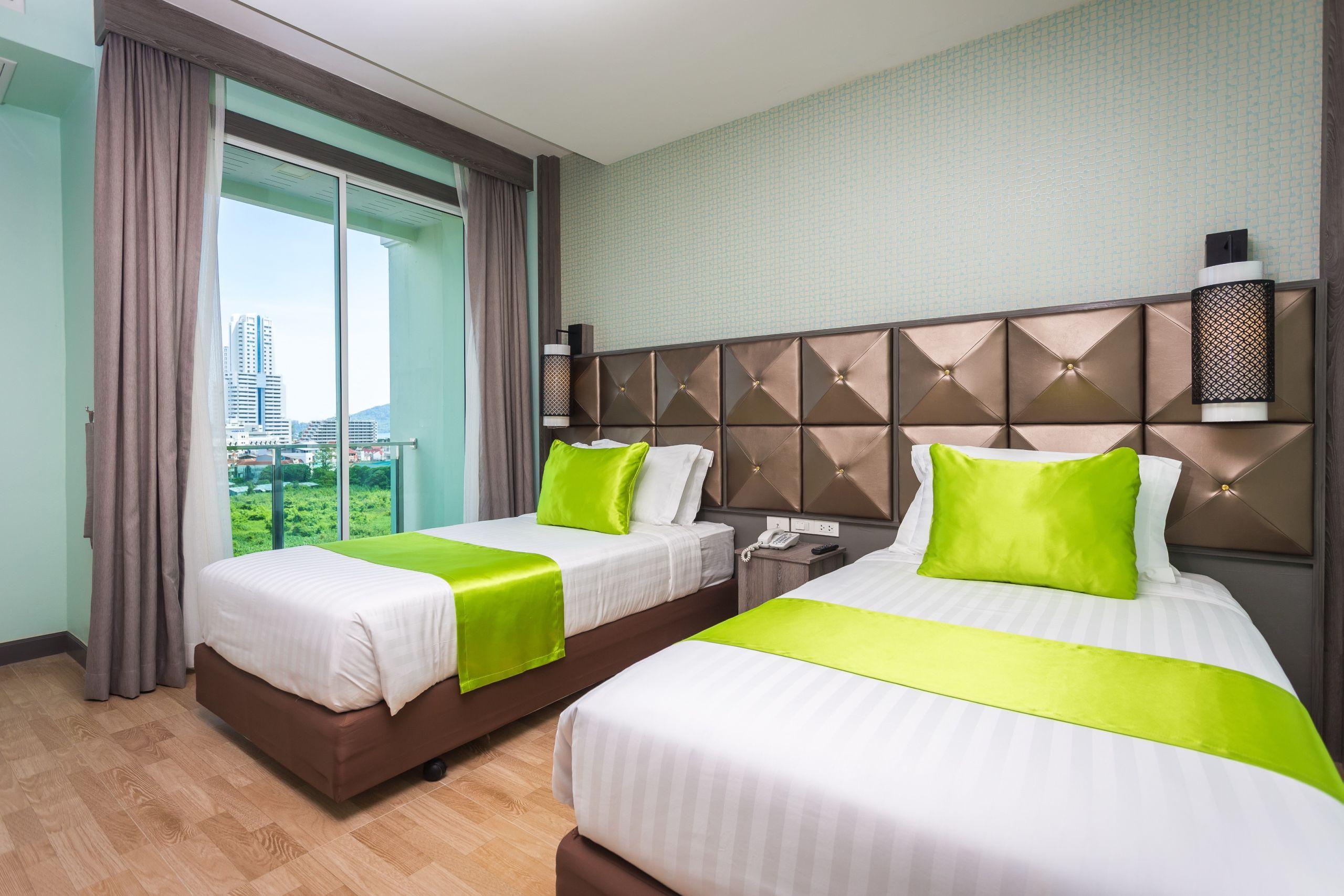 Add Plus Hotel & Spa Patong Esterno foto
