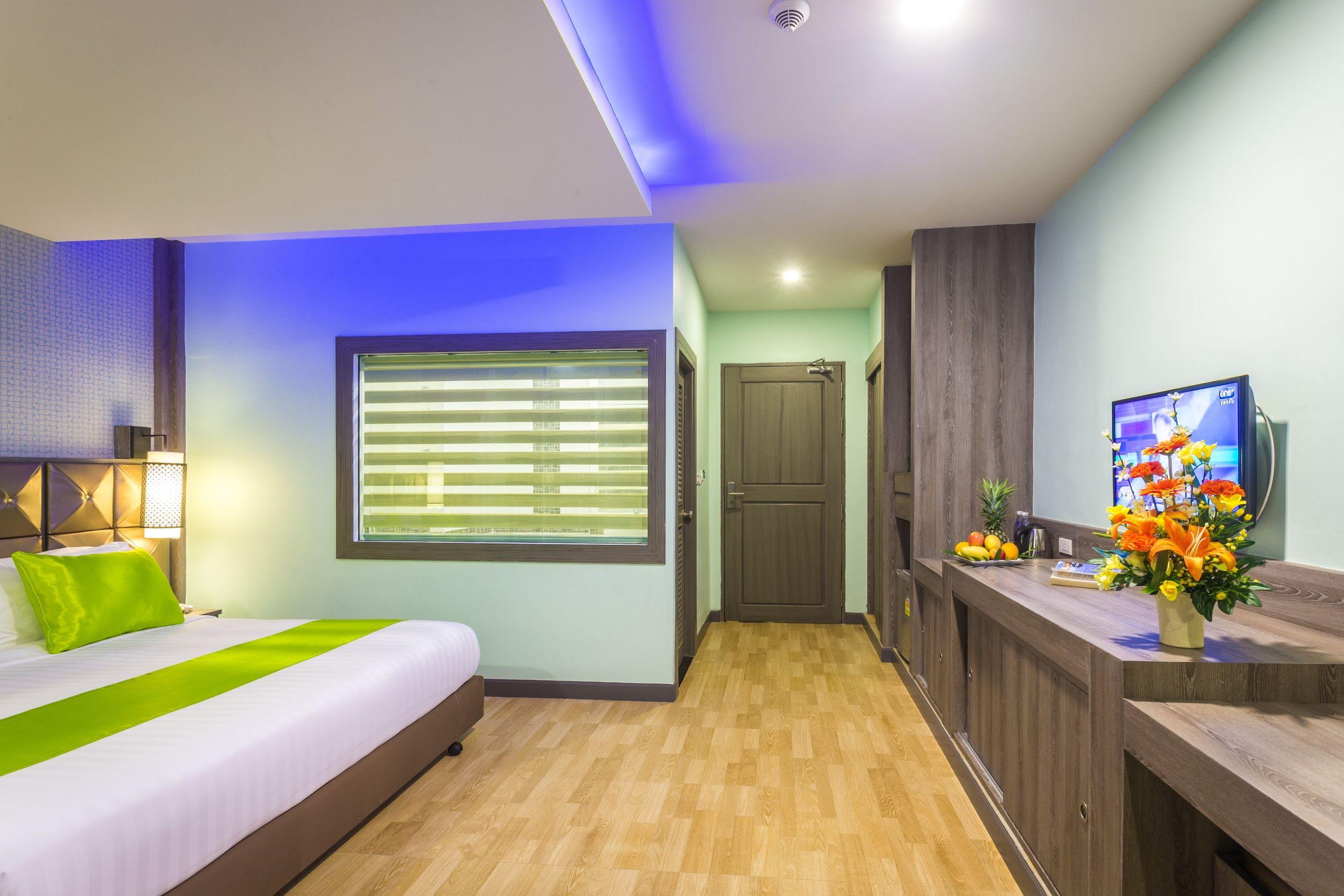 Add Plus Hotel & Spa Patong Esterno foto
