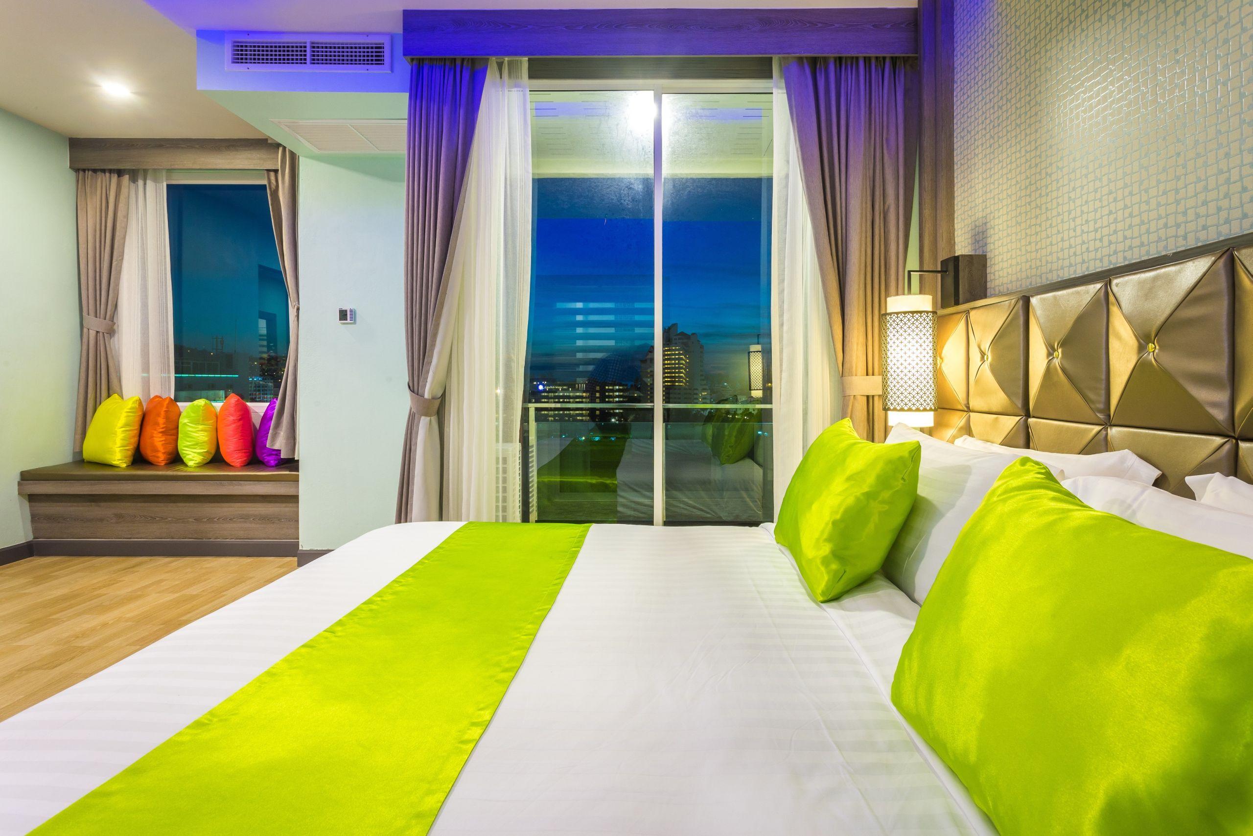 Add Plus Hotel & Spa Patong Esterno foto