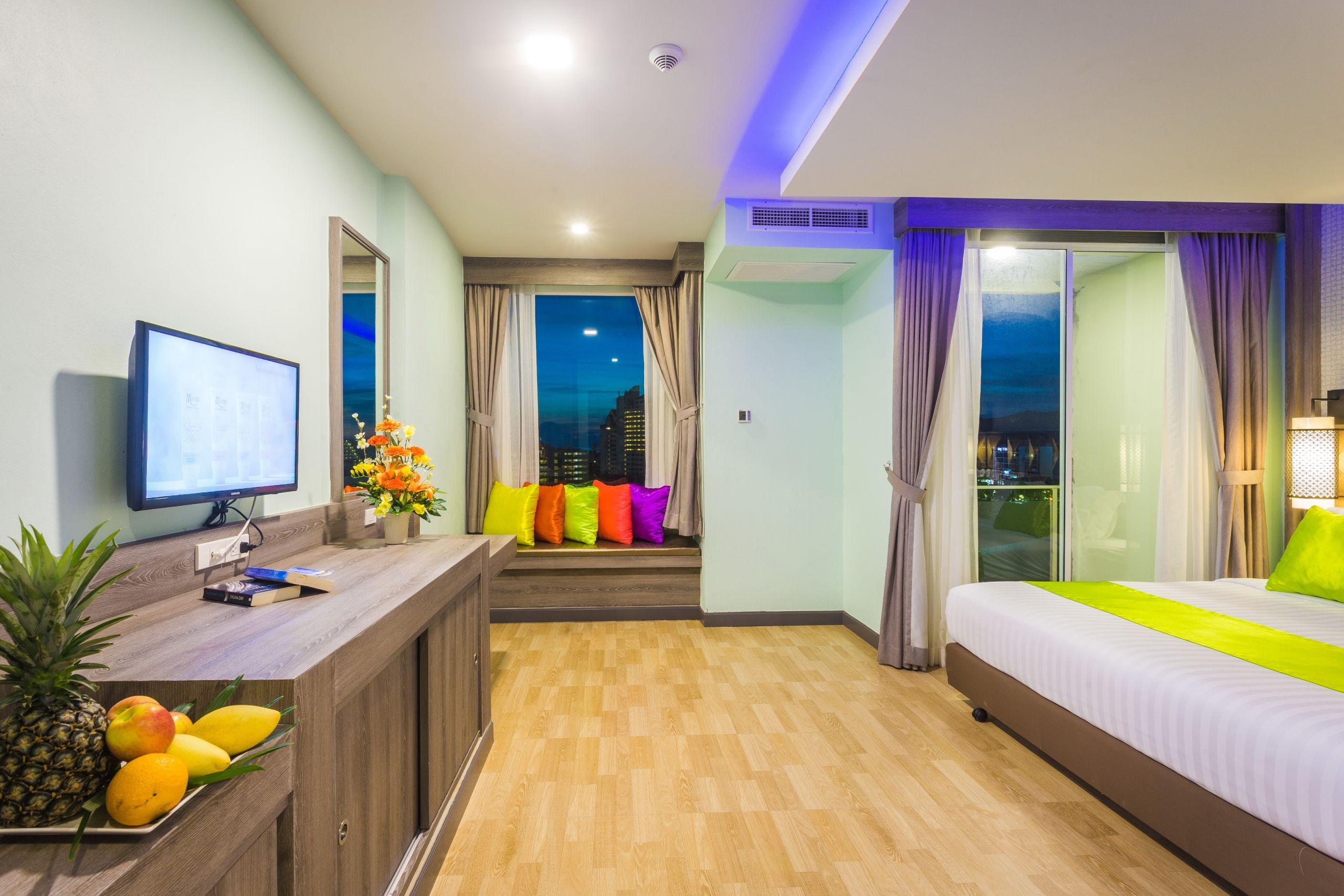 Add Plus Hotel & Spa Patong Esterno foto