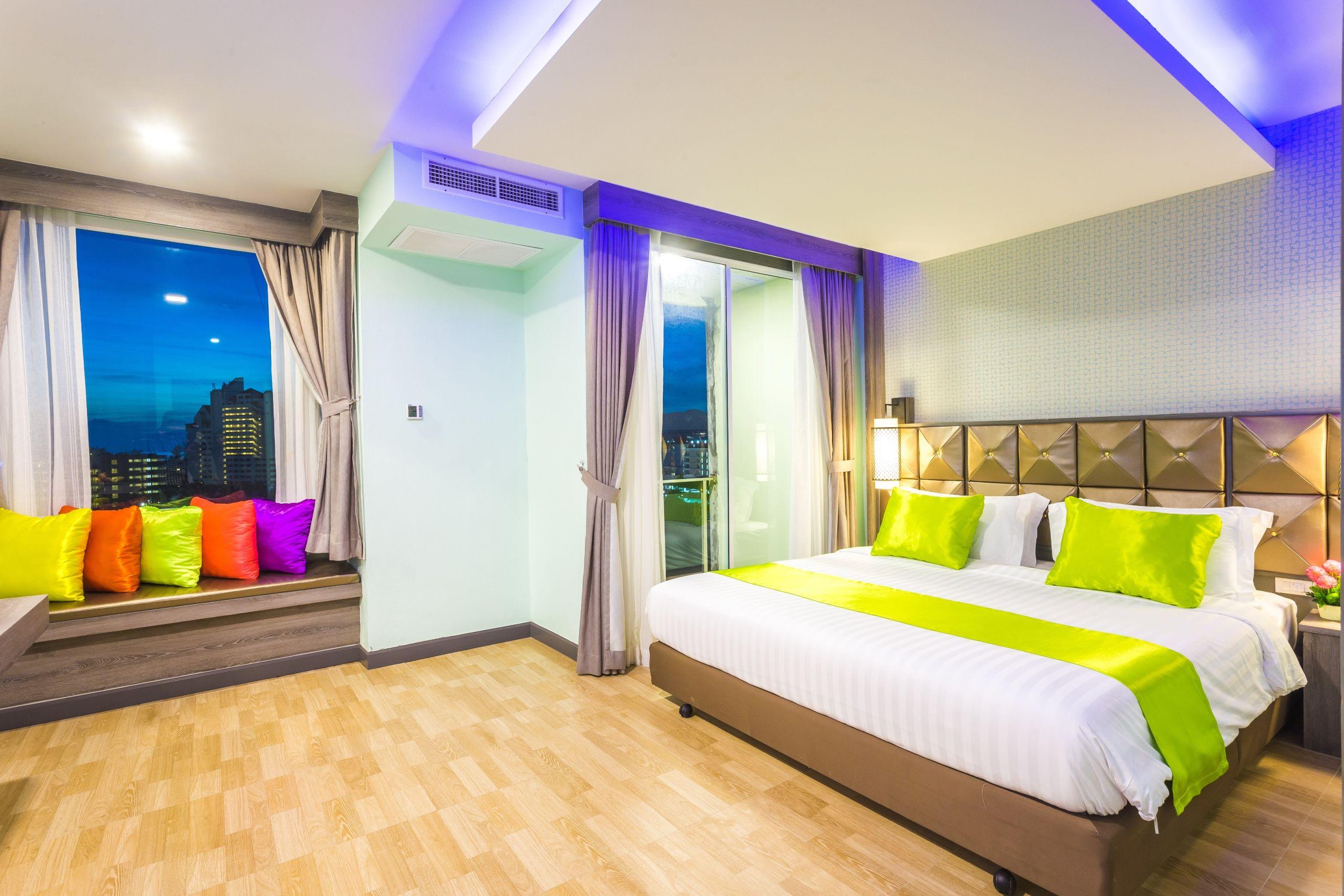 Add Plus Hotel & Spa Patong Esterno foto