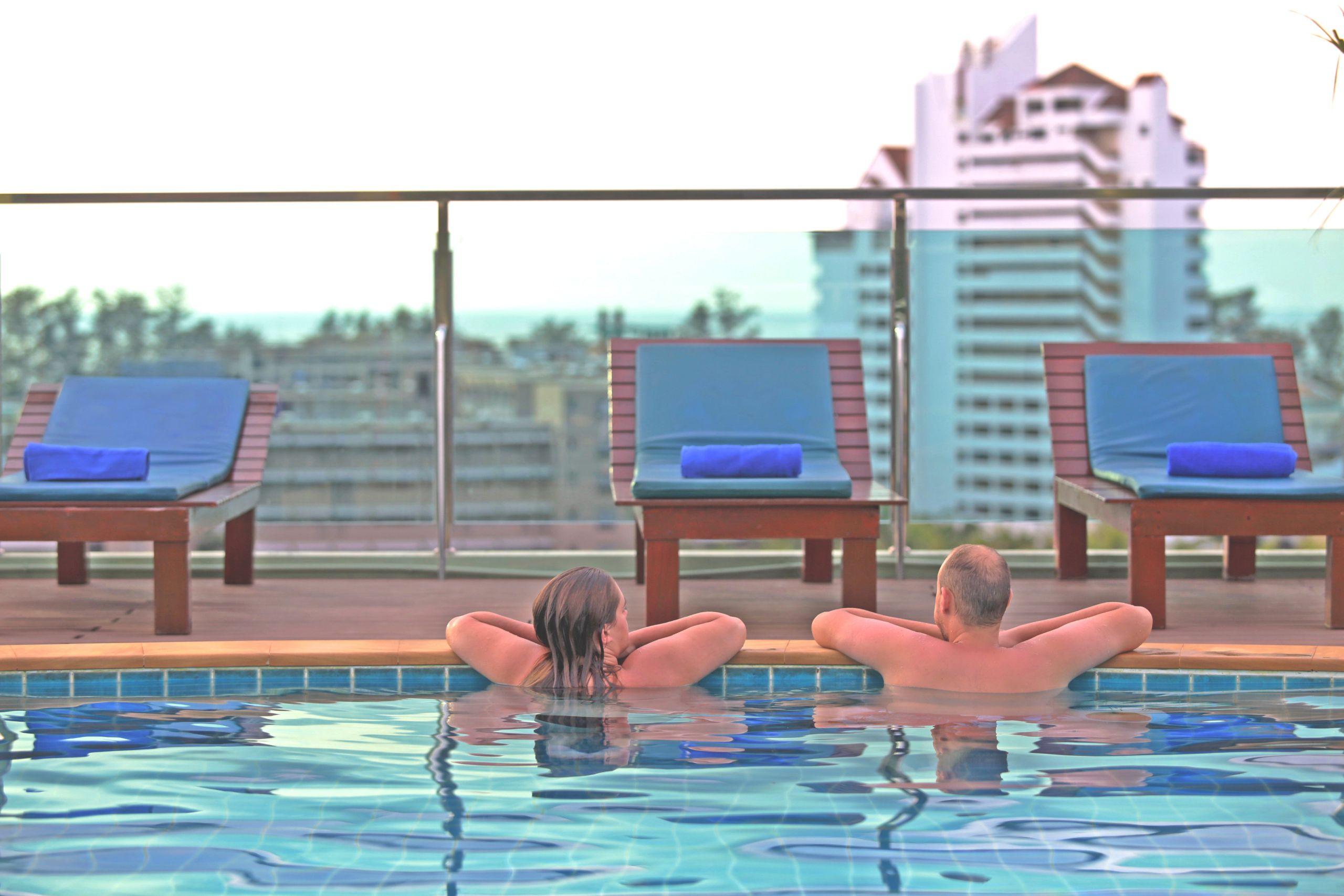 Add Plus Hotel & Spa Patong Esterno foto