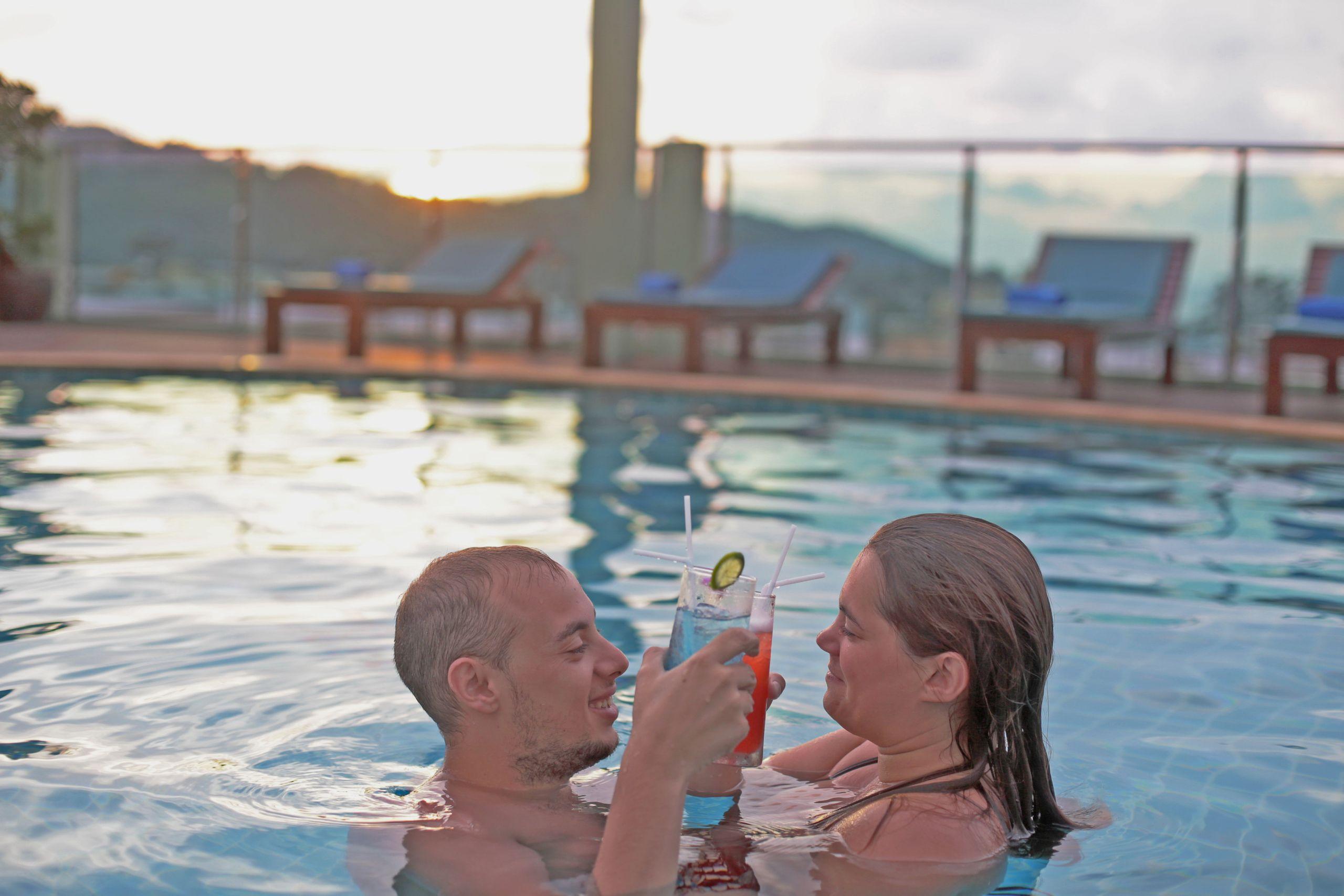 Add Plus Hotel & Spa Patong Esterno foto
