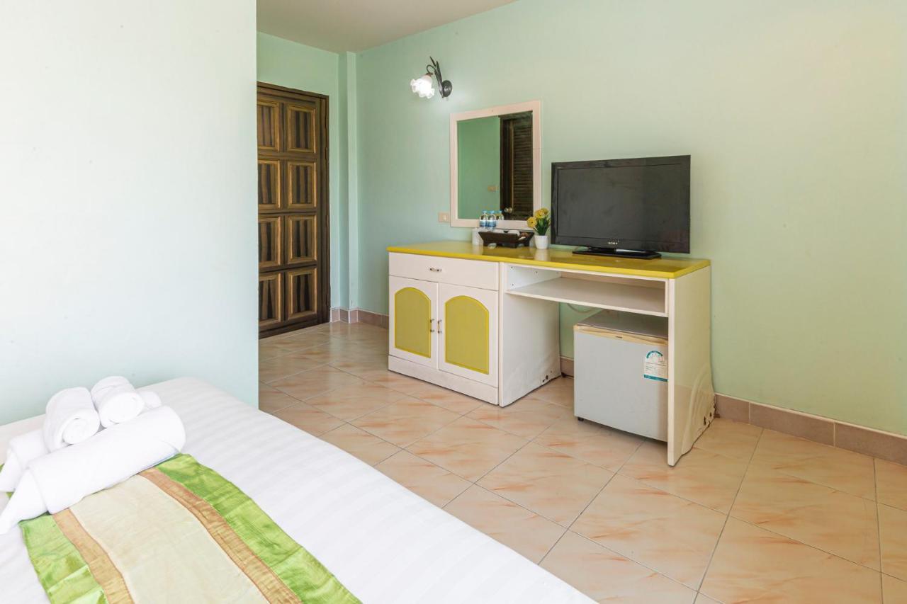 Add Plus Hotel & Spa Patong Esterno foto