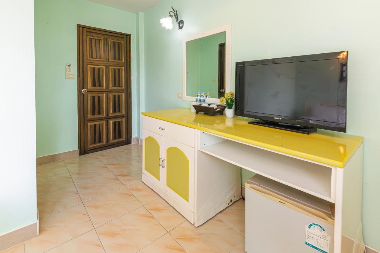 Add Plus Hotel & Spa Patong Esterno foto