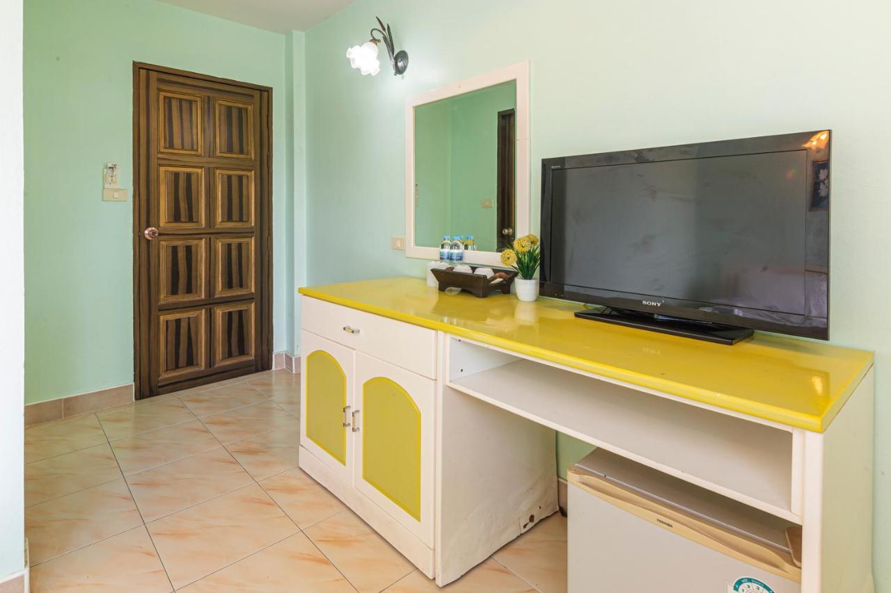 Add Plus Hotel & Spa Patong Esterno foto